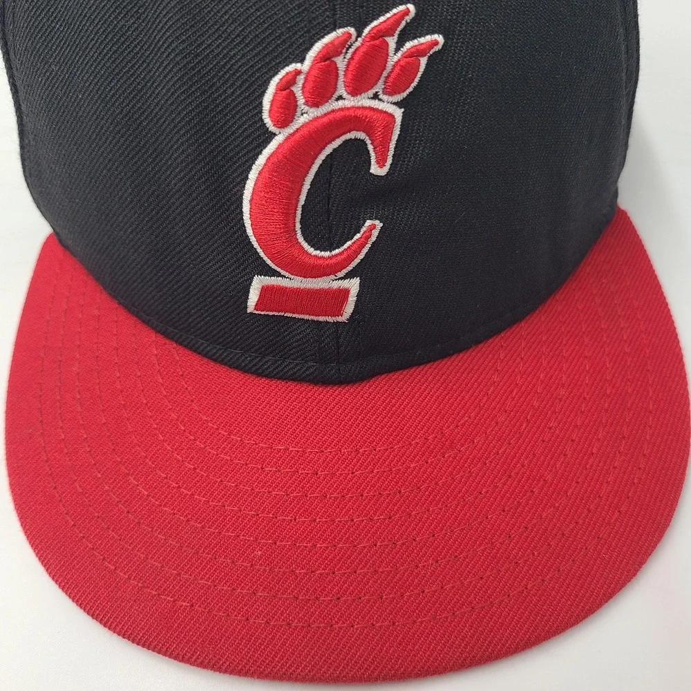 Youth‎ Cincinnati Bearcats Hat Fitted 6 5/8 New Era 59Fifty Black Red NCAA Wool